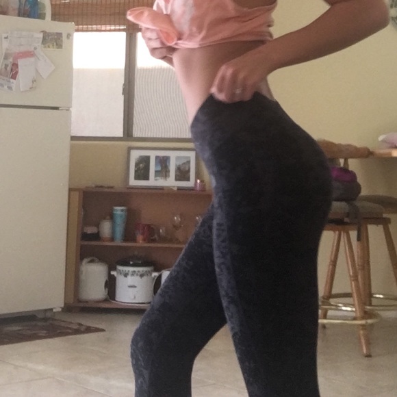 North face workout capris camo pattern - Picture 2 of 3